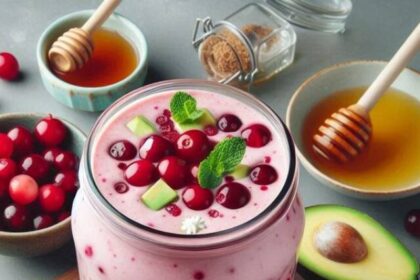 10-Refreshing-Cranberry-Avocado-Smoothie-Recepies
